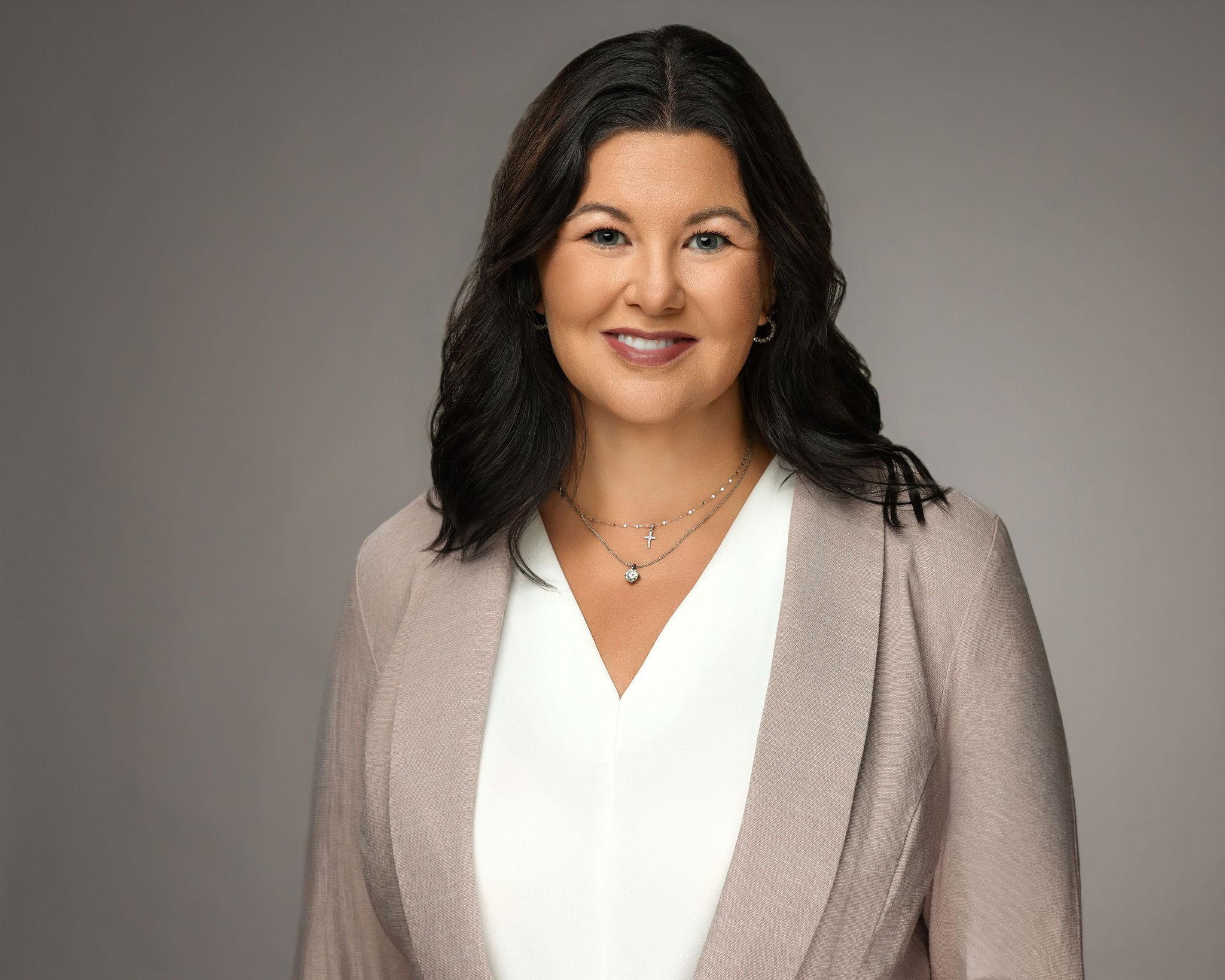 Portrait of Dr. Stephanie Tiell